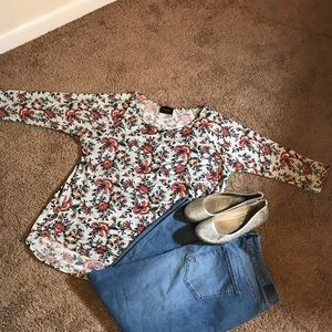 👚Floral top 👚